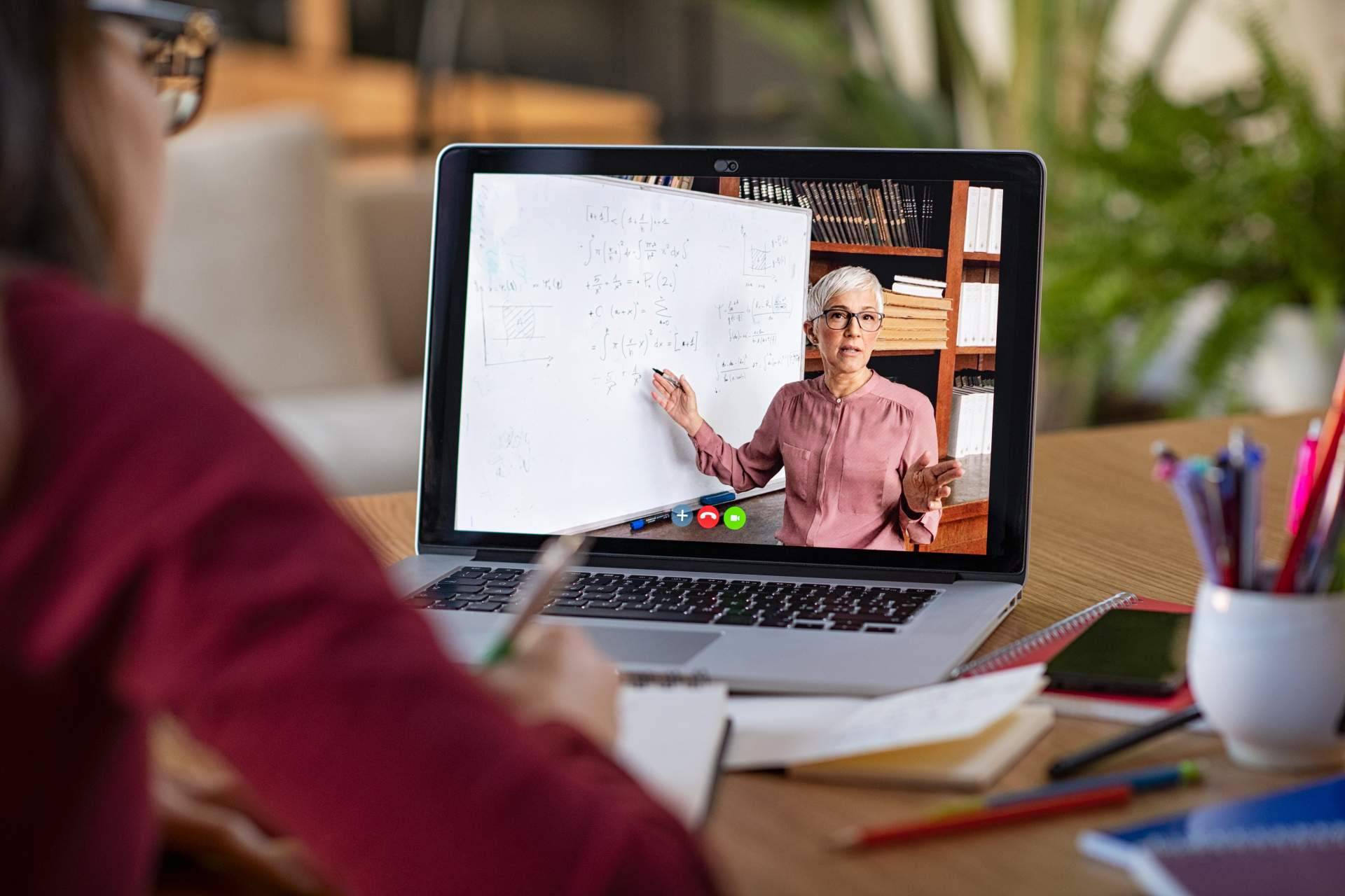 Cada vez más profesores y alumnos se decantan por la modalidad online
