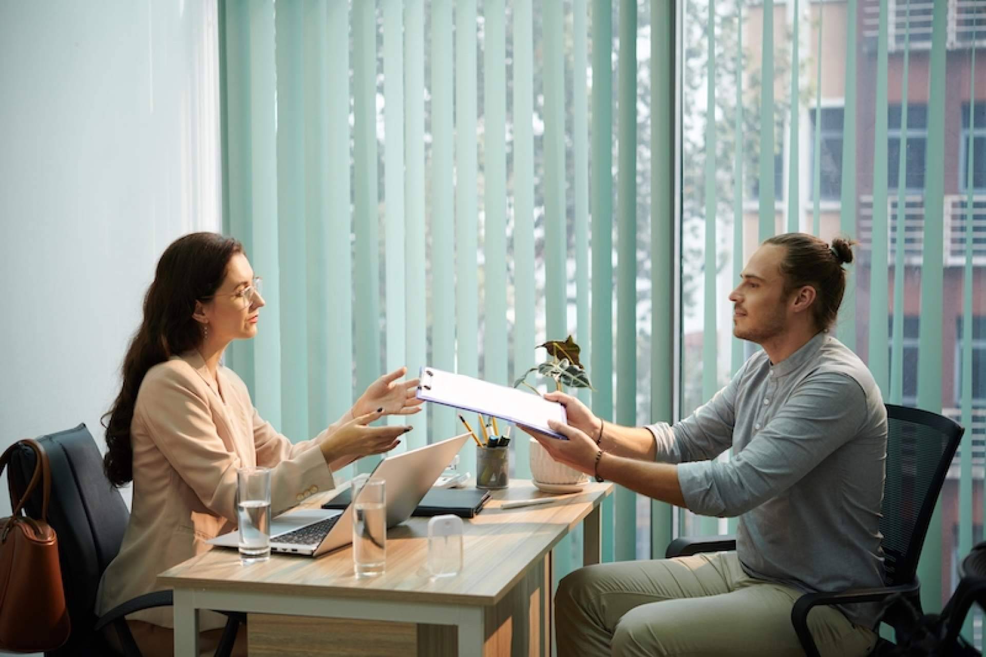 Mejorar el ambiente laboral con ISEB