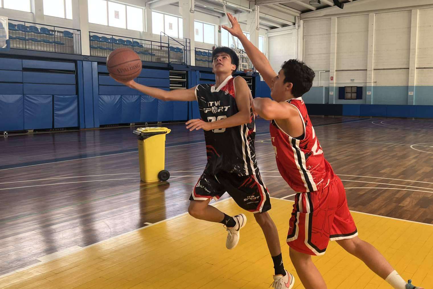 La academia de baloncesto de ITW Sport es una oportunidad de desarrollar habilidades y valores