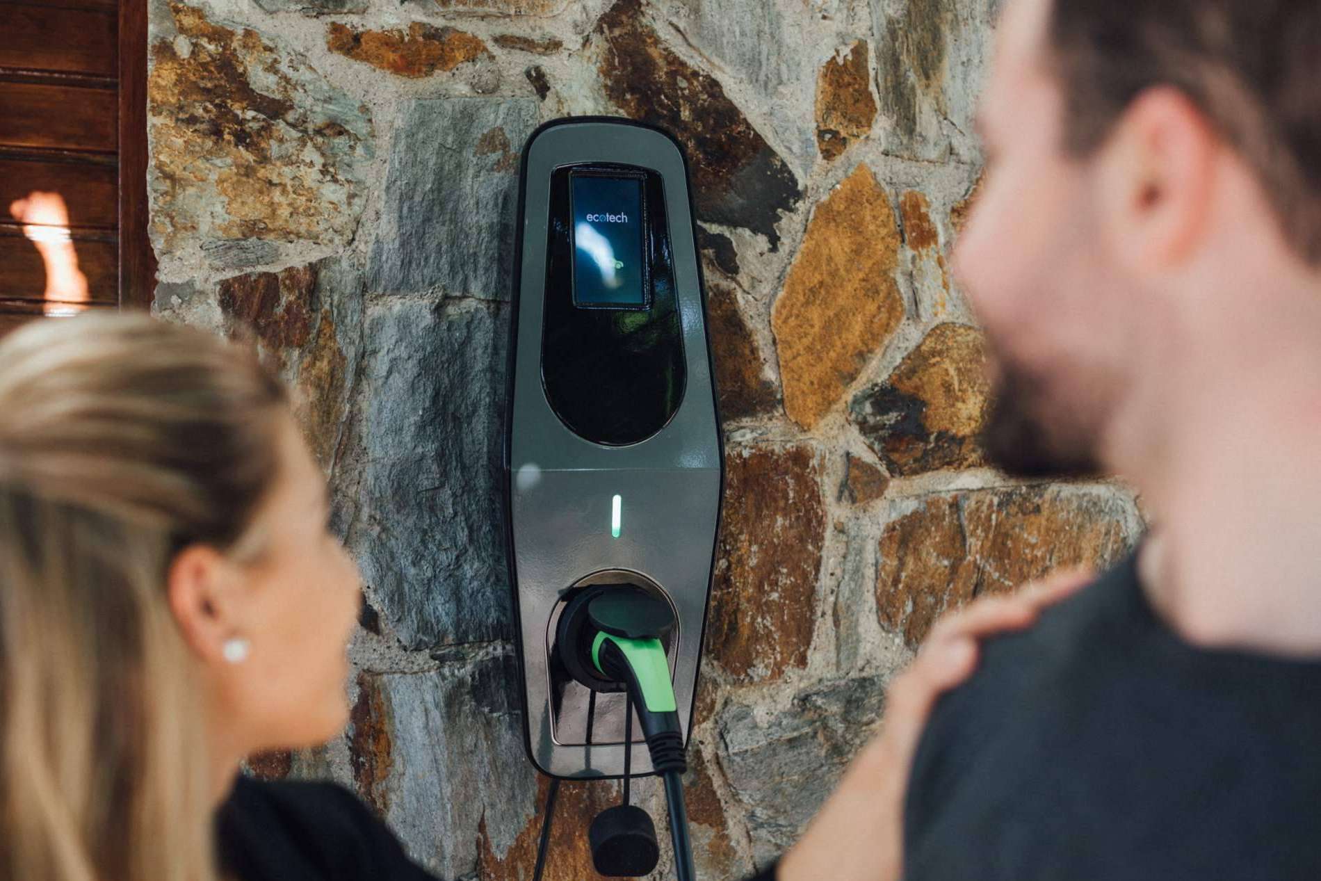 Ecotech ofrece el cargador para vehículo eléctrico diseñado y fabricado íntegramente en España, ICON SOLO