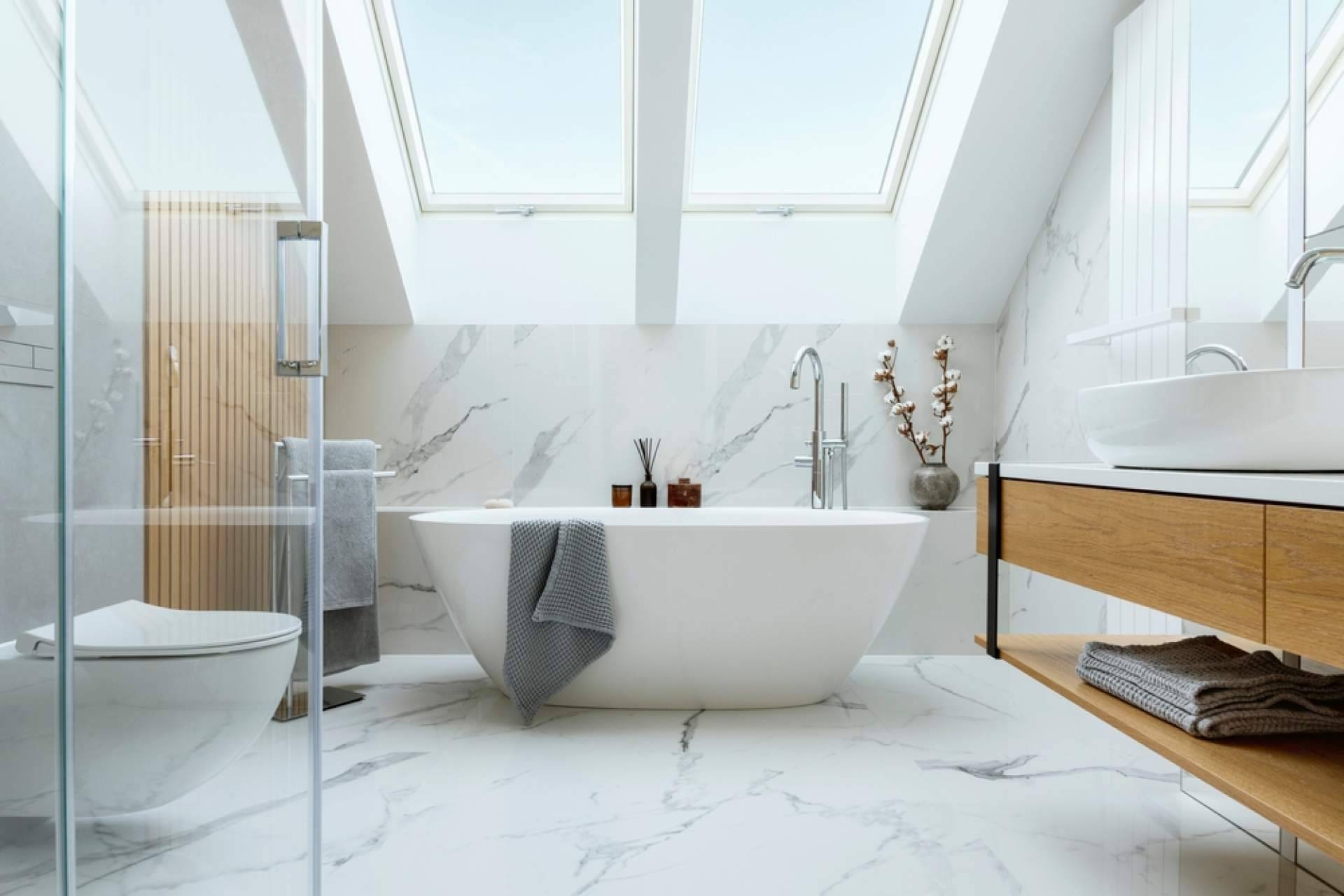 Bañoweb ofrece distintos modelos de muebles suspendidos y con patas que aportas elegancia y funcionalidad