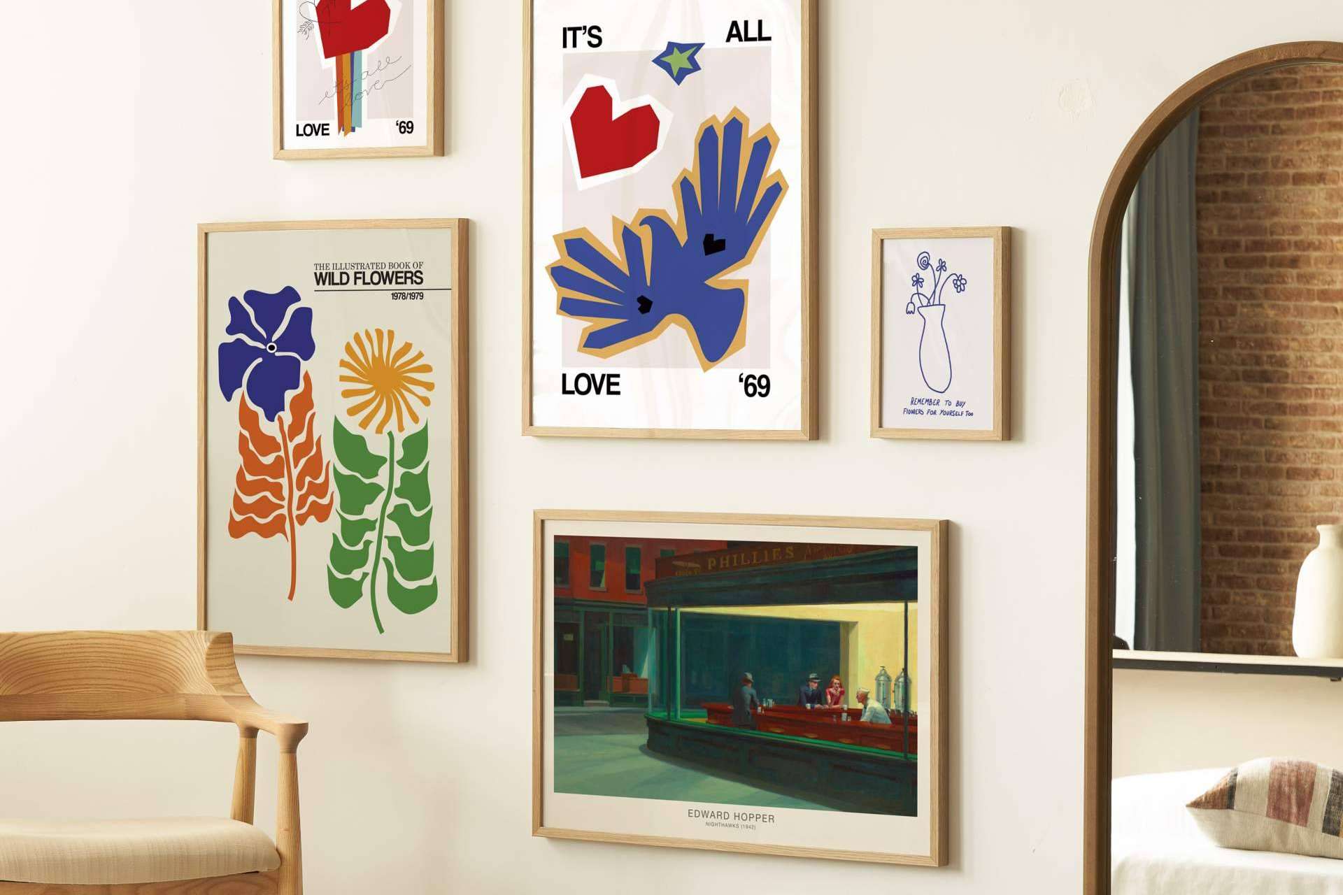 Darle vida y sentido a las paredes vacías con cuadros y láminas decorativas