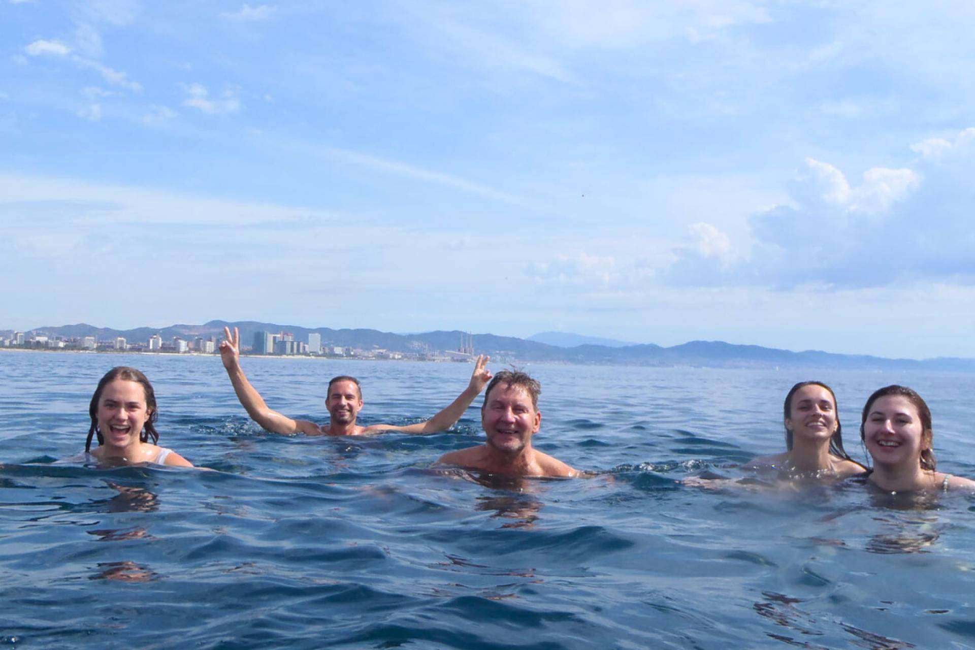 Practicar idiomas mientras se disfruta del mar y el sol del verano