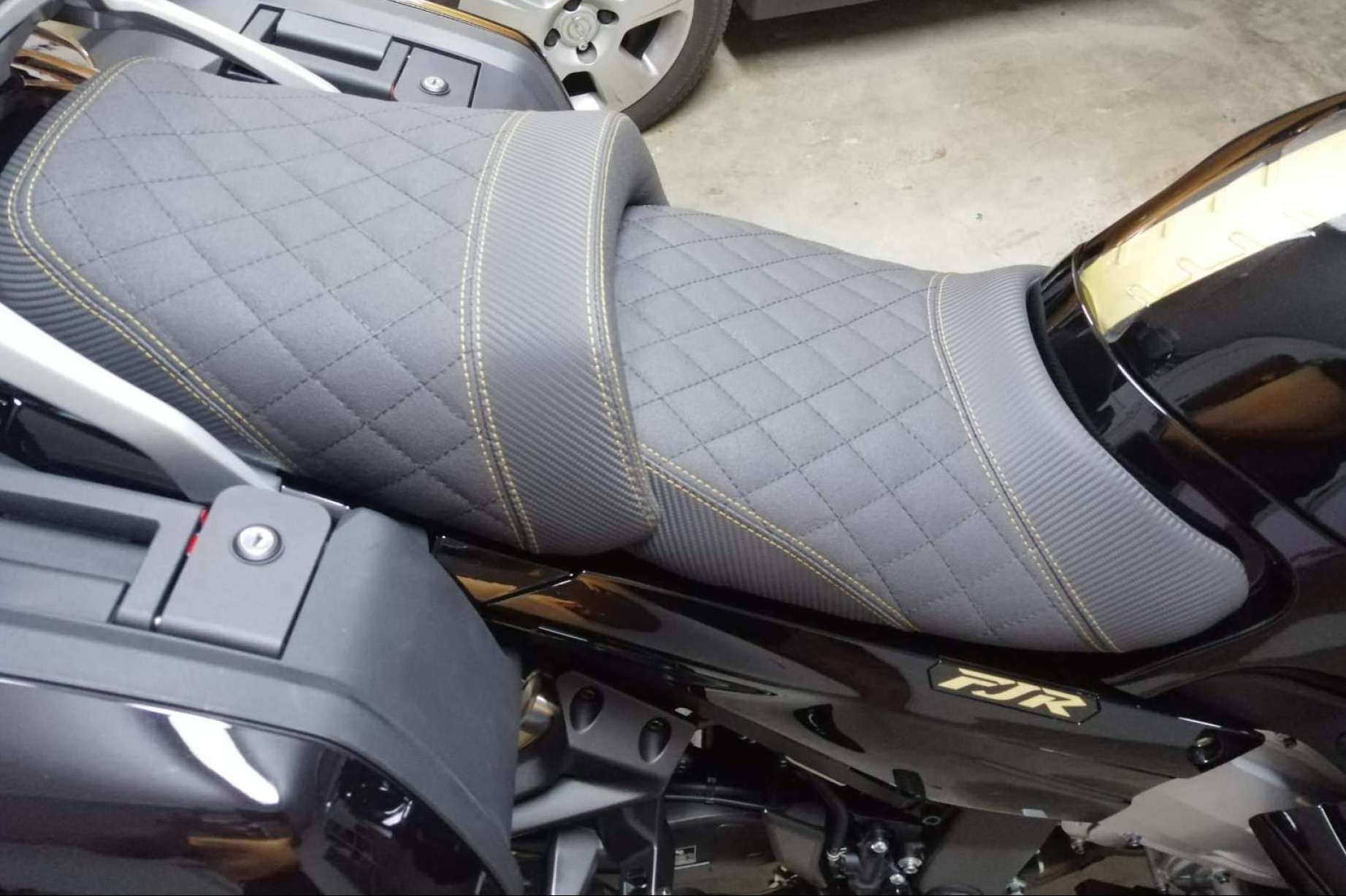 El placer de viajar en moto en verano con los asientos ergonómicos y confortables de JM-Fundas