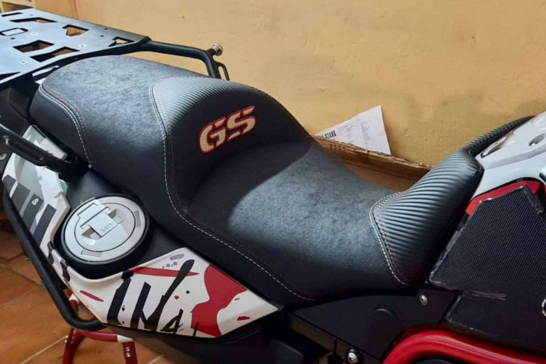 Tapizar un asiento de moto a medida es una realidad con los profesionales de JM-Fundas