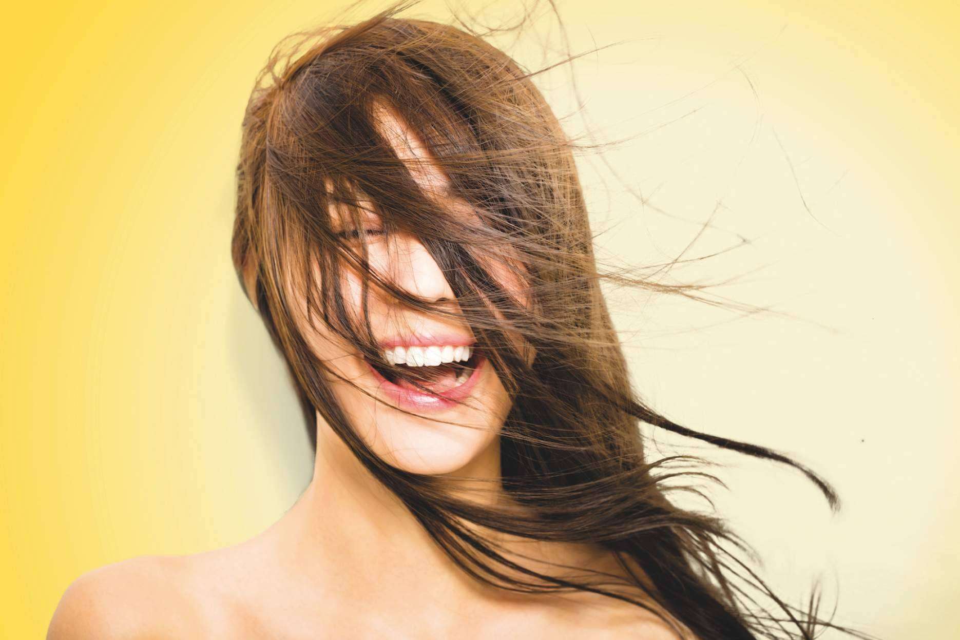 La fórmula de Cystiphane Fort ayuda a resolver la caída del cabello en otoño