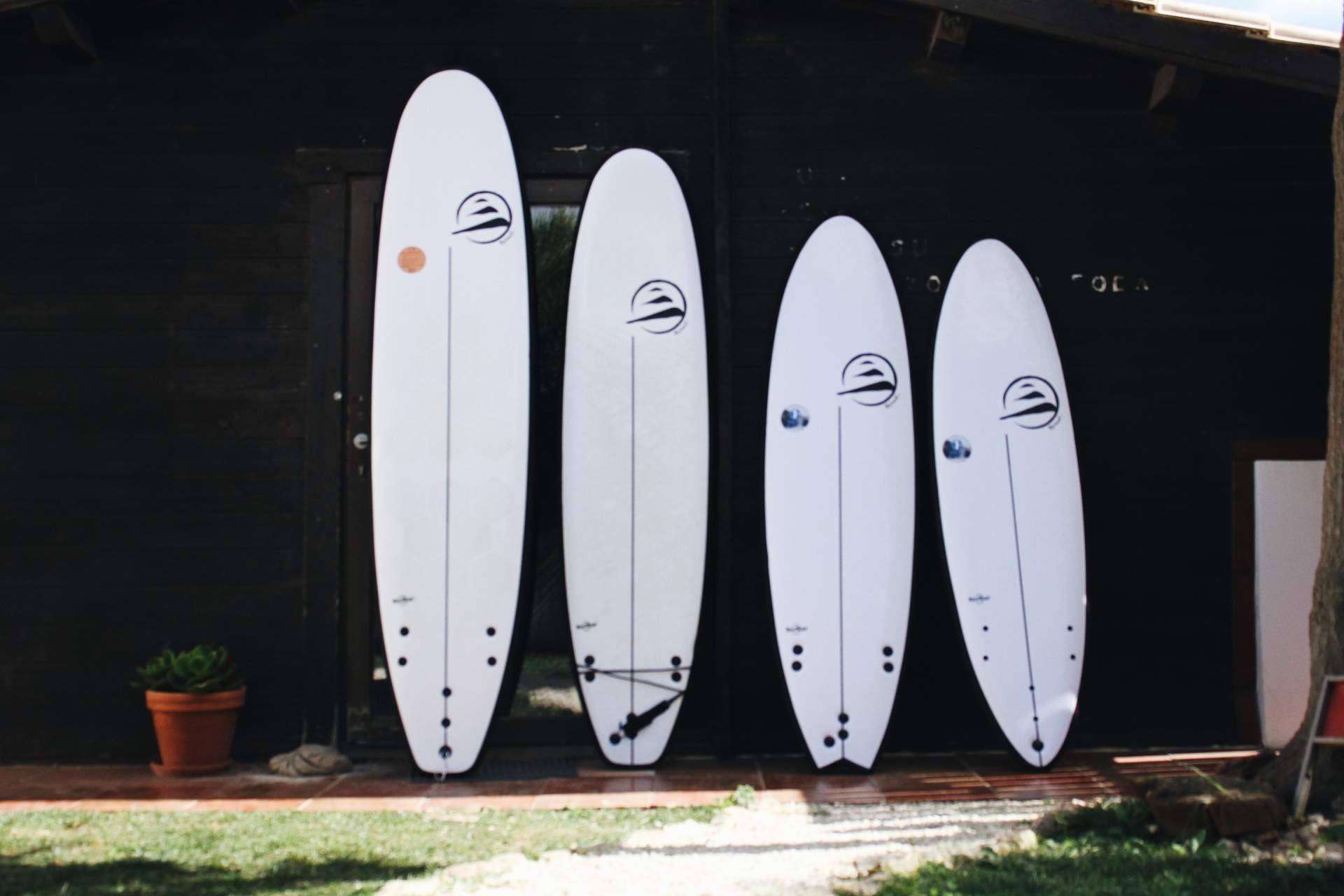 7 regalos imprescindibles para estas Navidades para surfistas principiantes según Flysurf
