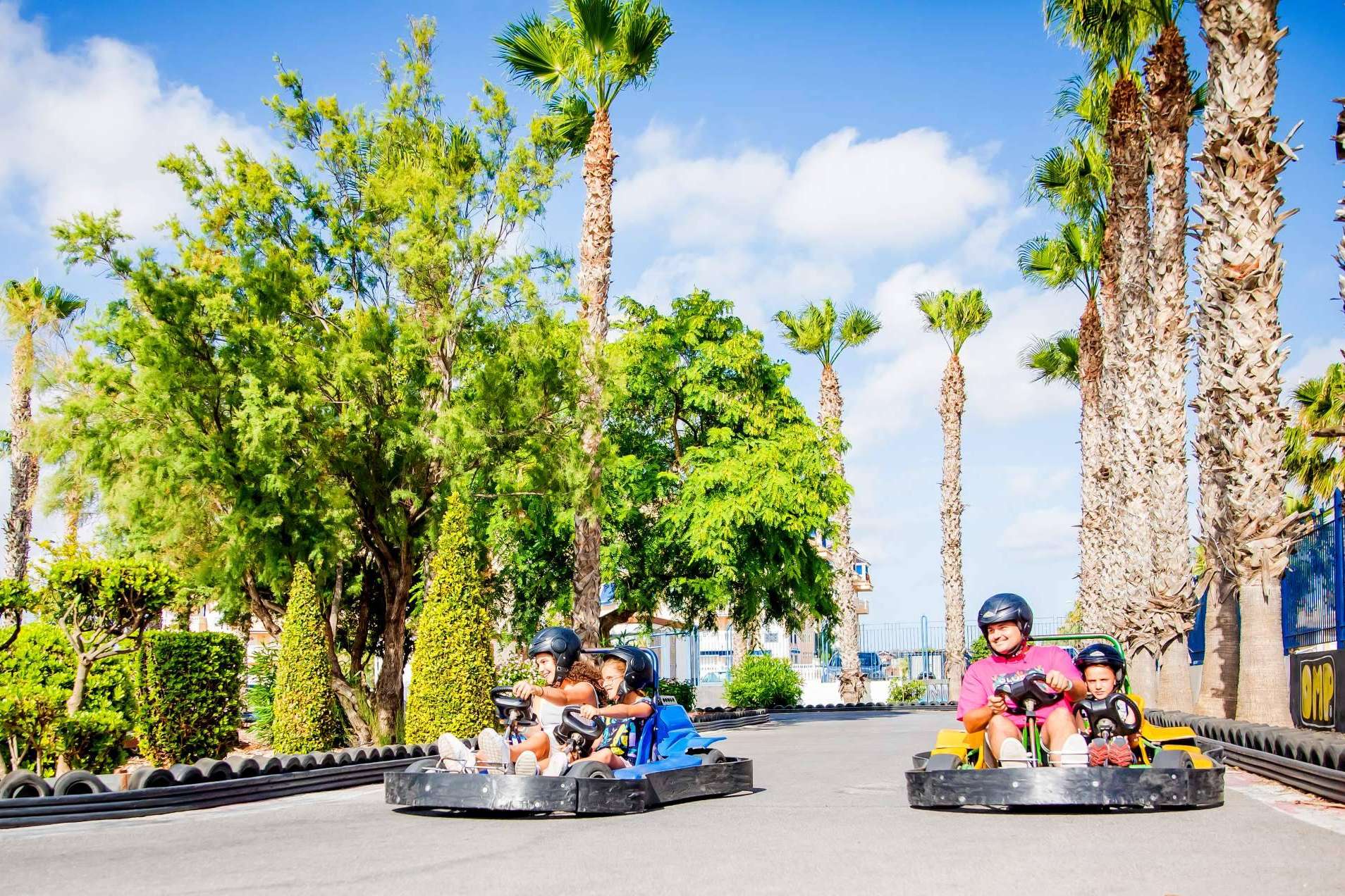 Atracciones, espectáculos y disfraces; así se vive el Carnaval en Pola Park
