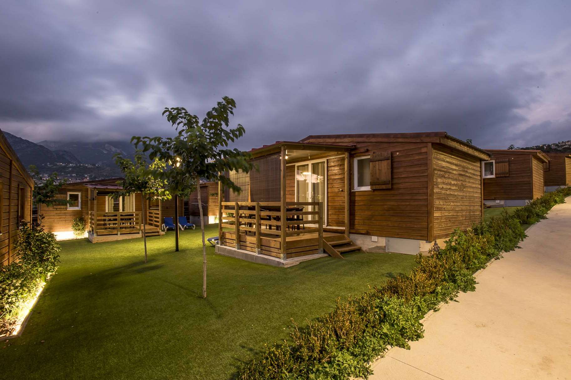 Berga Resort combina naturaleza y confort en su camping en Barcelona con bungalows familiares