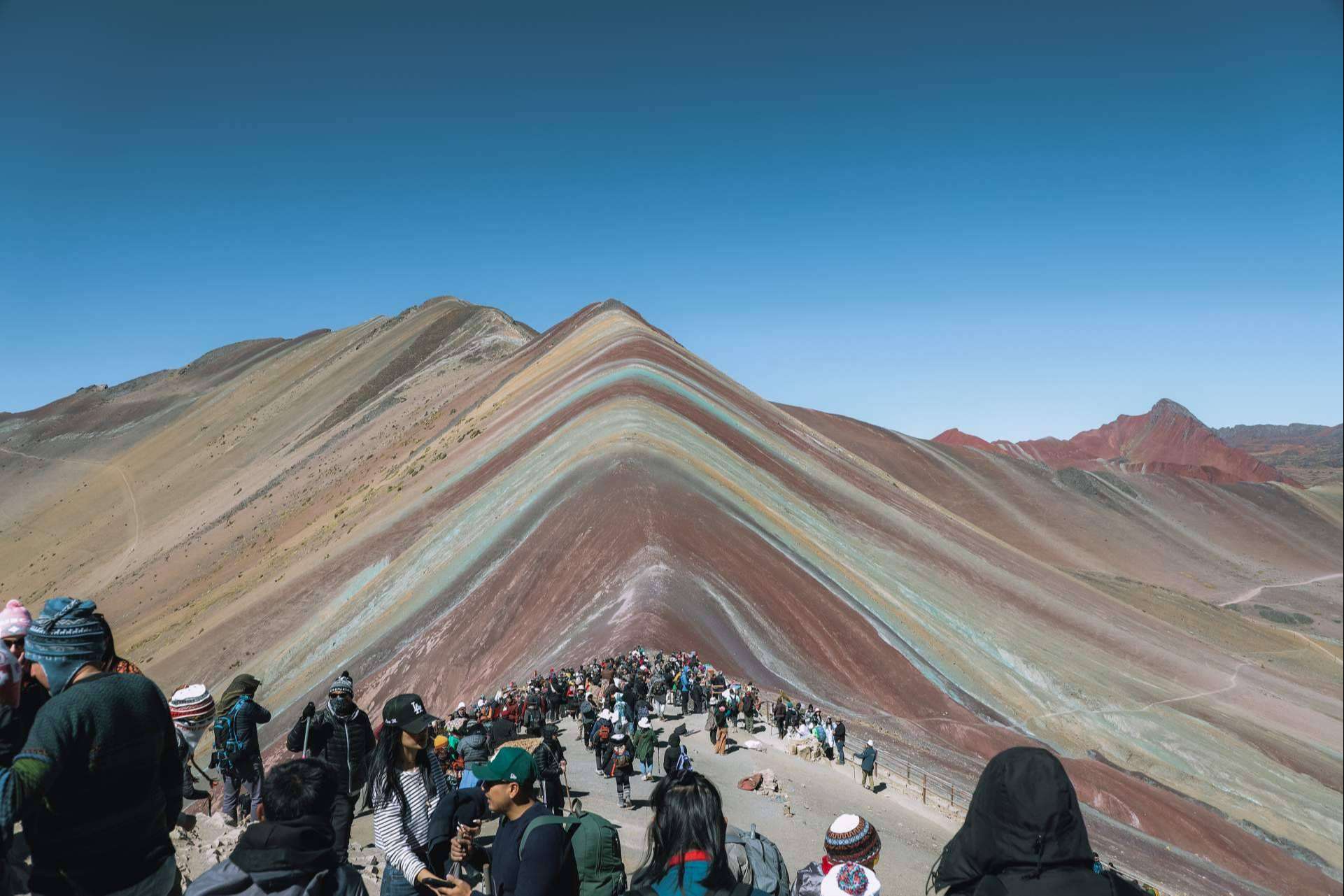 Vinicunca, la joya cromática de los Andes que conquista el turismo internacional