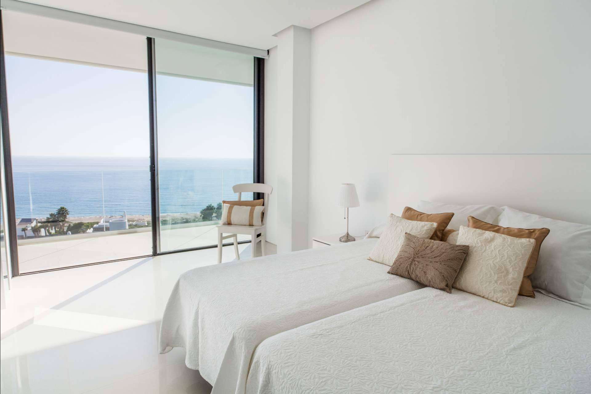 Villa Alkaram, el alquiler de lujo con piscina y jacuzzi frente al mar en Zahara de los Atunes