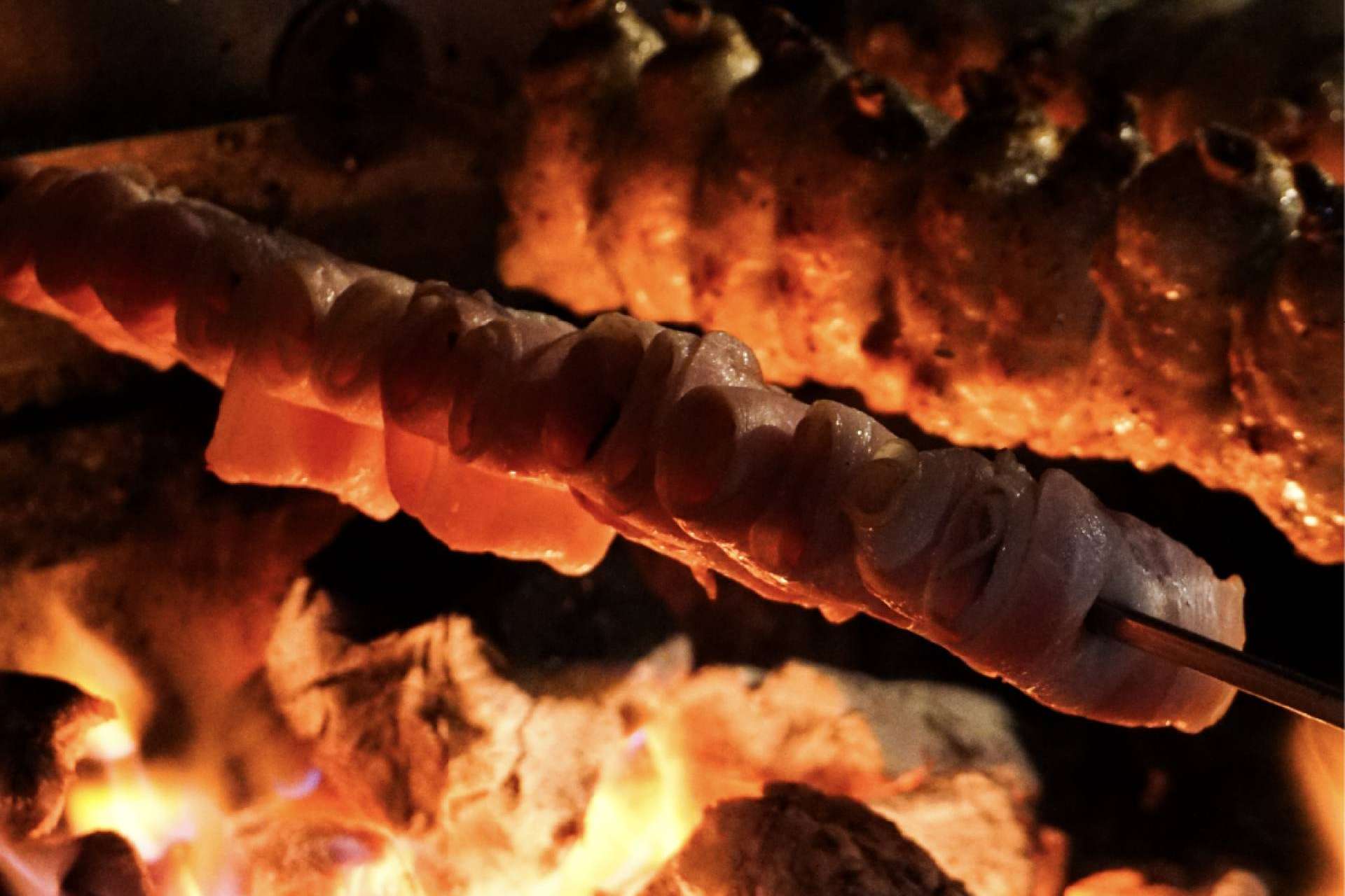El auténtico sabor del rodizio brasileño ilimitado en Madrid se vive en Los Espetinhos