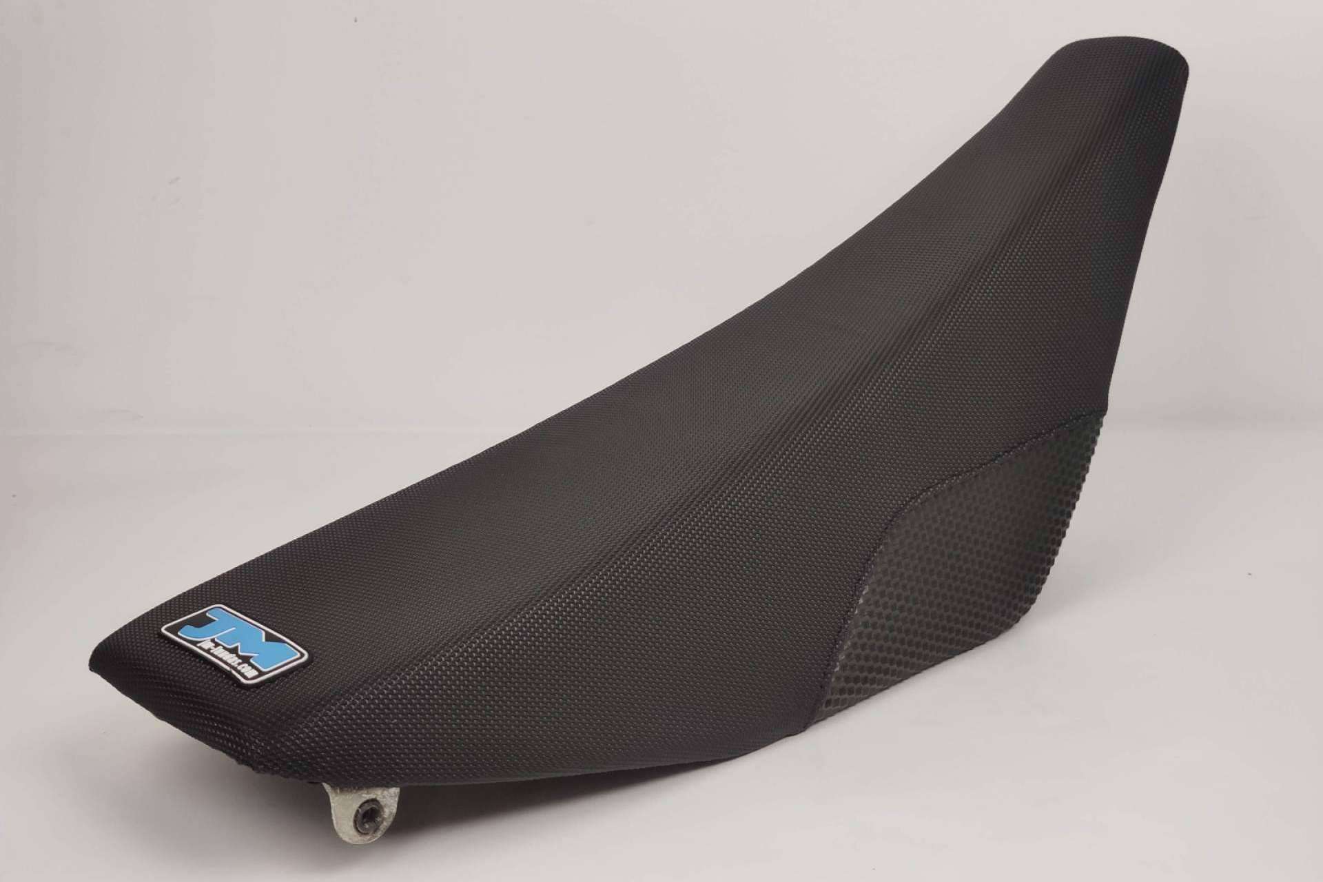 JM-FUNDAS incorpora a su catálogo fundas de asiento para moto y quad con ajuste a medida