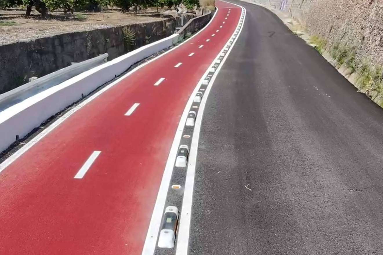 El separador de carril bici fotoluminiscente de Abadecom Urban llega a Latinoamérica