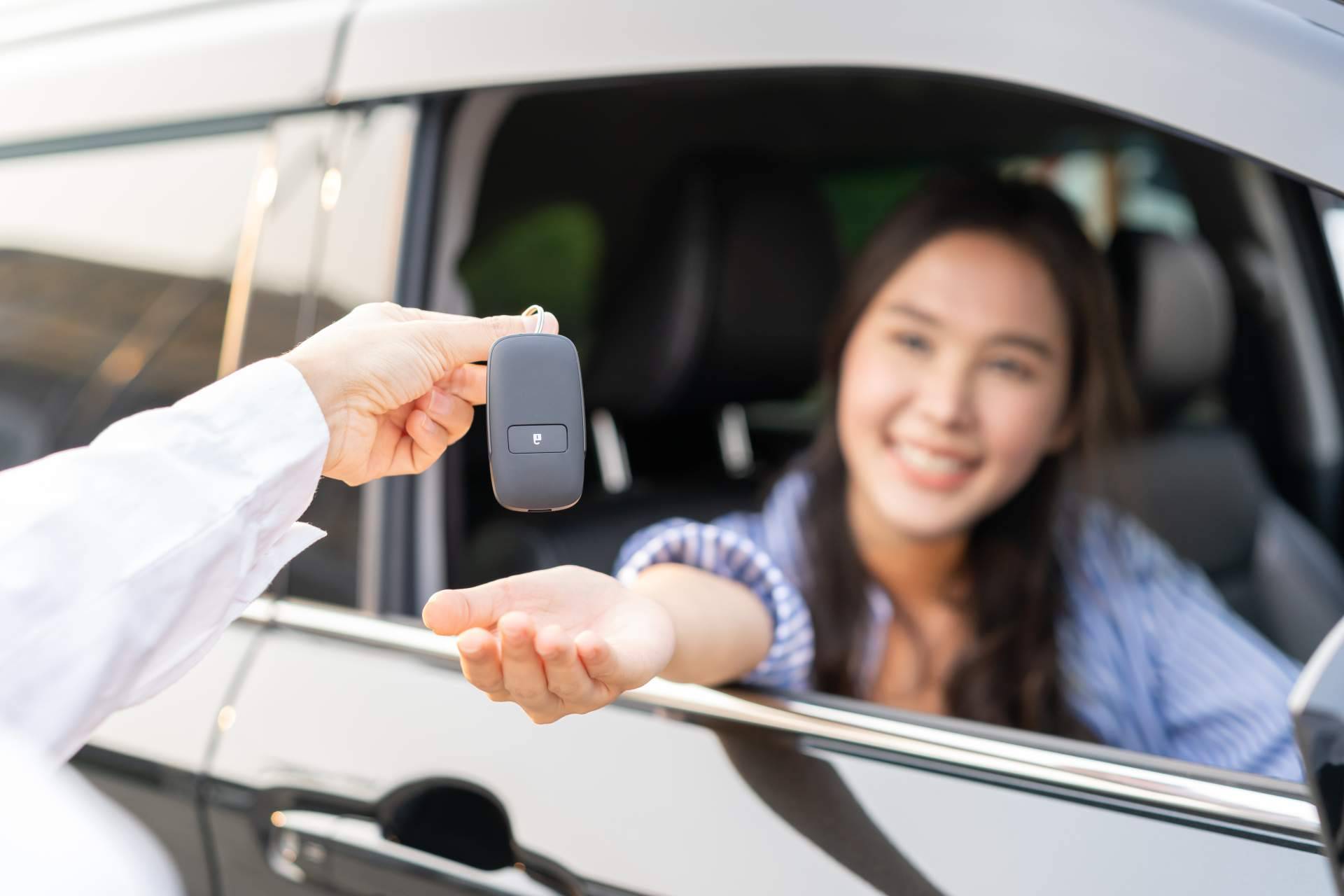 Cada vez más jóvenes conductores eligen el renting por su flexibilidad y ventajas económicas