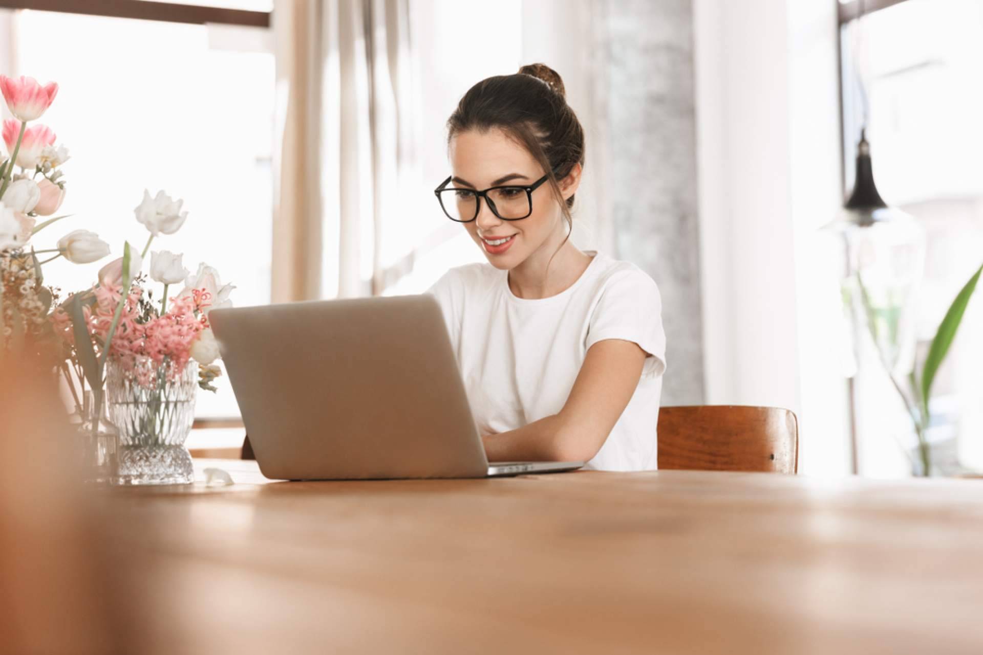 Las franquicias online de bajo coste se posicionan como modelo emergente en España con modelos como Devuelving