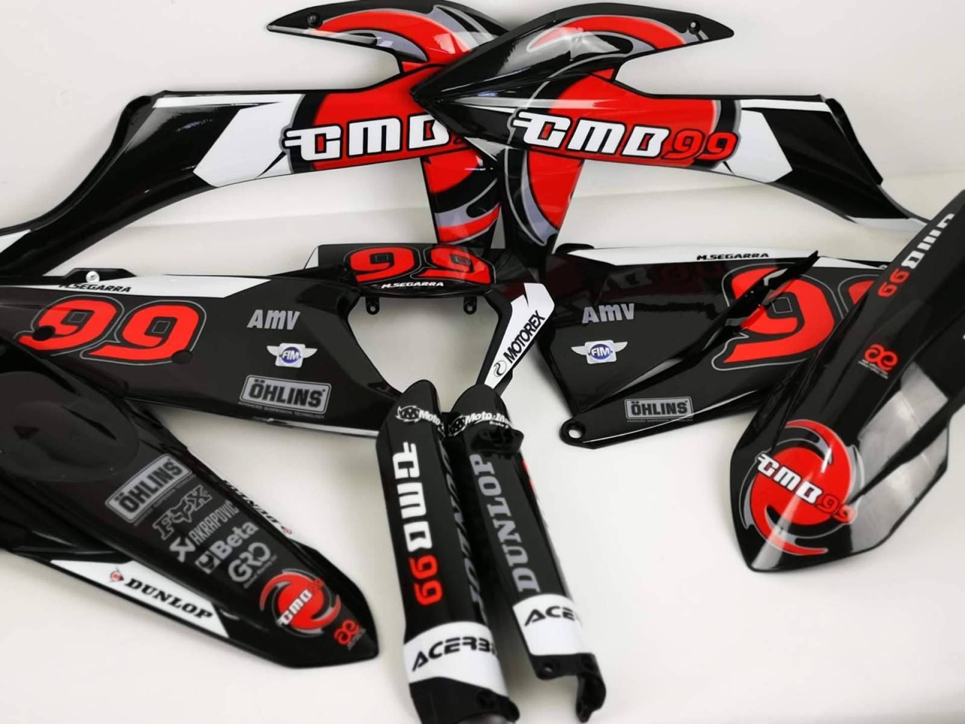 El diseño personalizado de adhesivos para moto se adapta a marca y modelo con ADHESIVOSEMBARRADOS