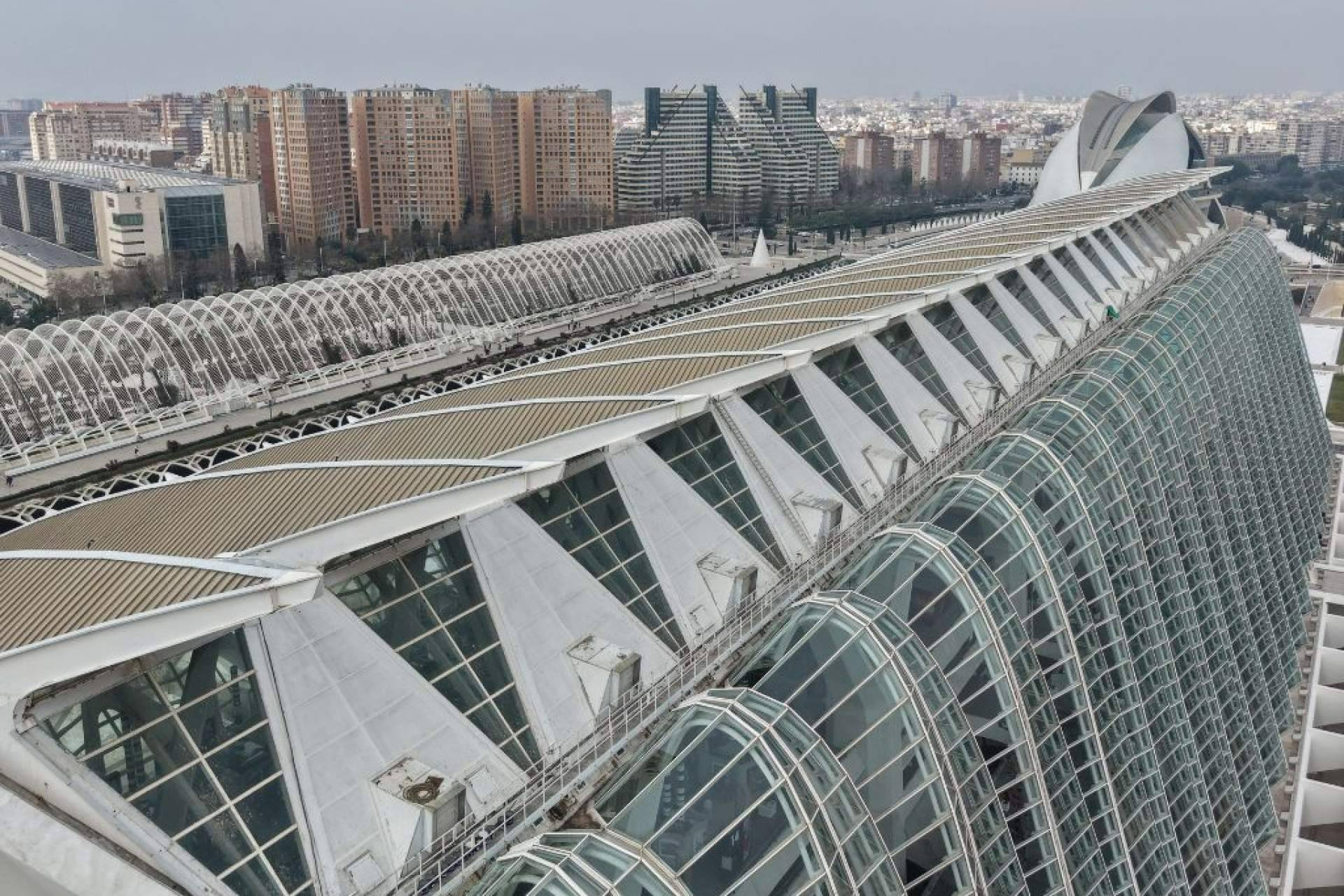 Galvañ Lacados realiza una prueba de limpieza con drones en el Museu de les Ciències de València