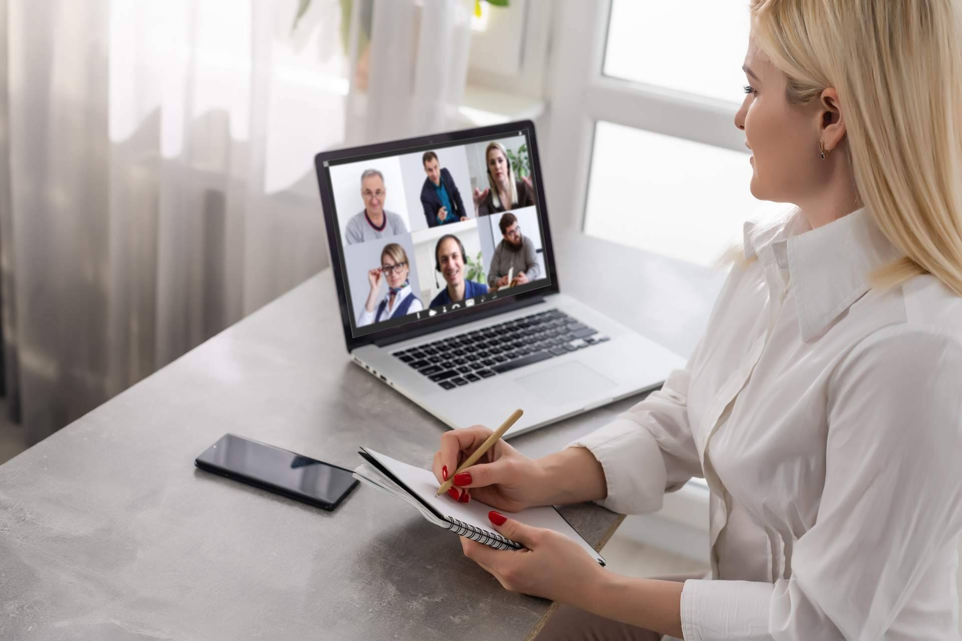 15 minutos al día redefinen el máster online en la formación de alta dirección