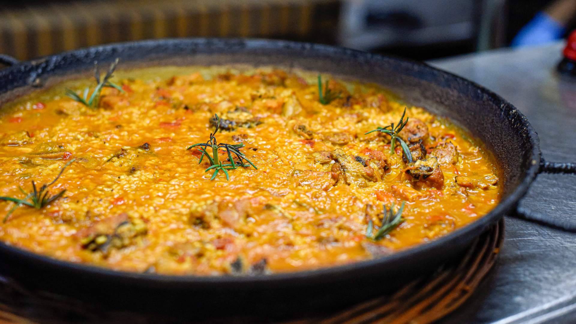 Pasa Tapas Barceloneta apuesta por las recetas tradicionales en un entorno privilegiado frente al mar